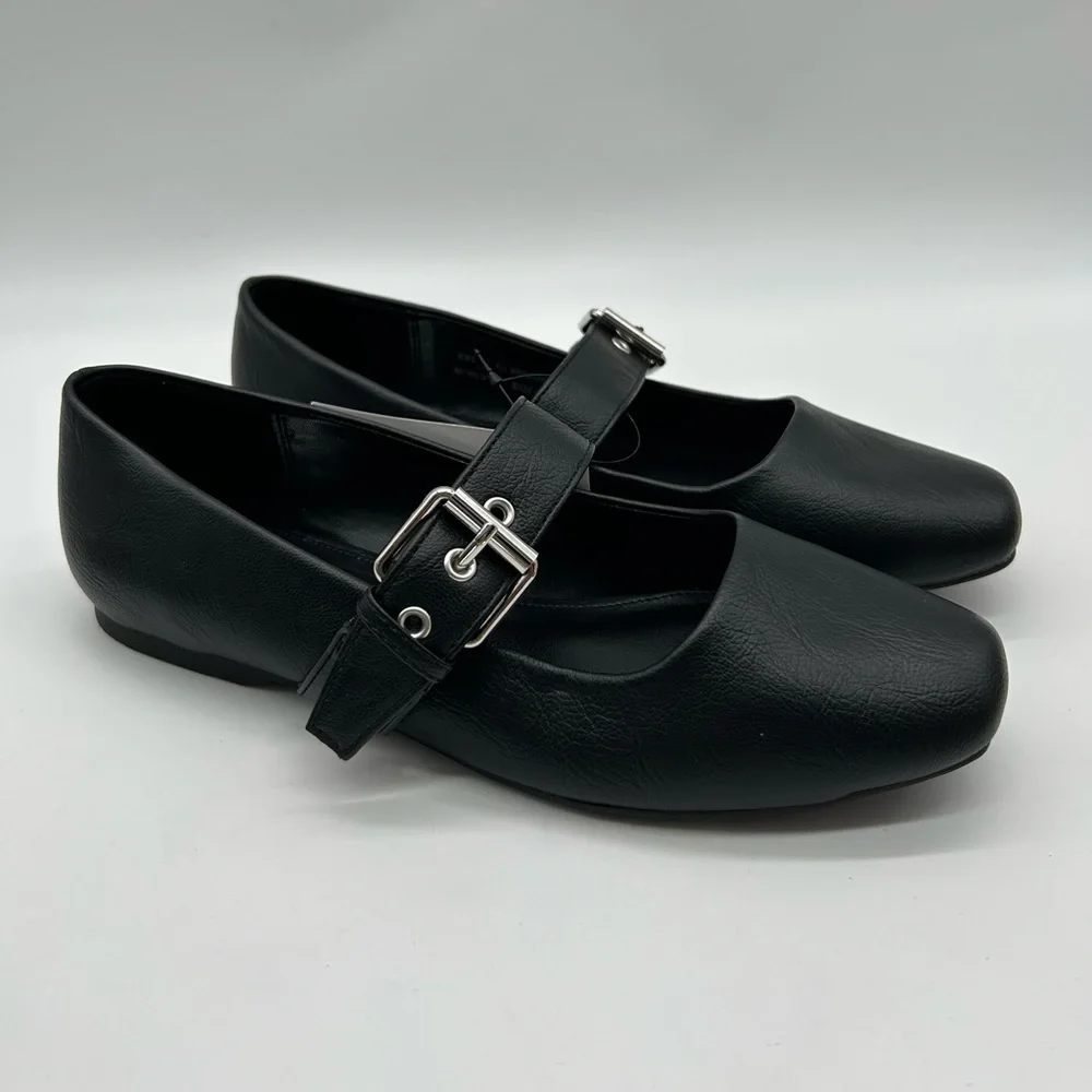 DV by Dolce Vita Black Munich Flats with Buckle Strap – Women’s Size 8 NWB